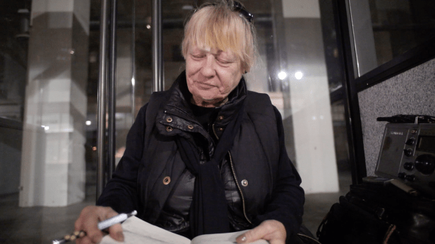 19) Julie - reading poetry 01