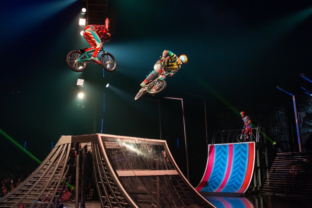 15-VOLTA_BMX_007_Photo_credit_Matt Beard_costumes_Zaldy.jpg